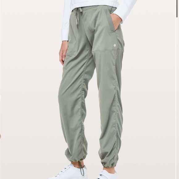 Lululemon Dance Studio Pant III (Regular) *Unlined 31.5” - Picture 8 of 9